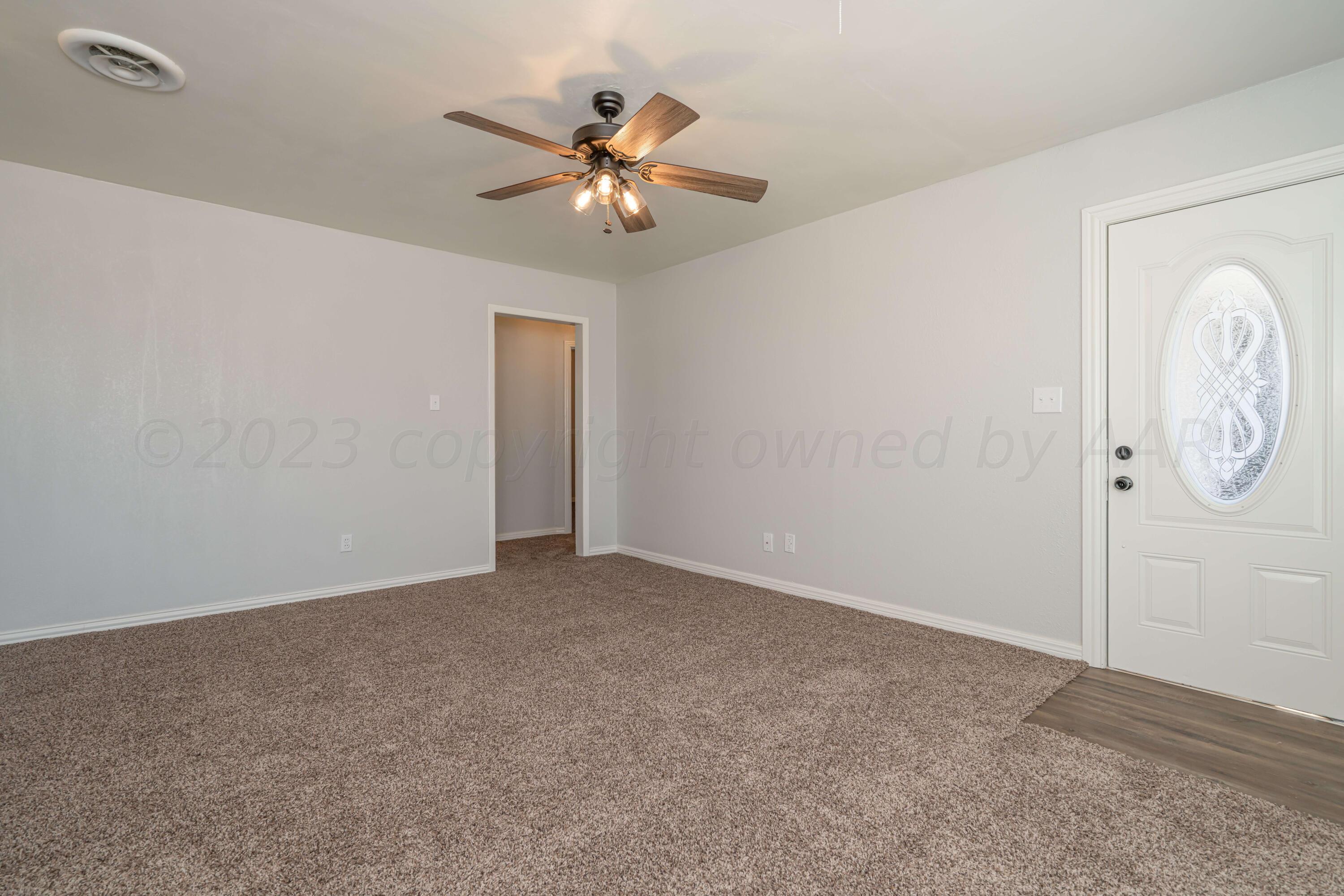 4115 South Lipscomb Street Amarillo, TX 79110 - Photo 6 of 30 Living Room