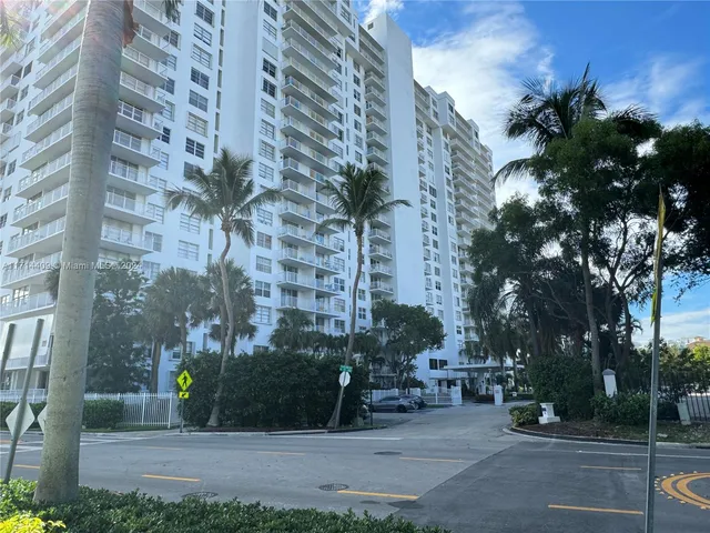 $275,000 | 2851 Northeast 183rd Street, Unit 303E, Aventura, FL 33160
