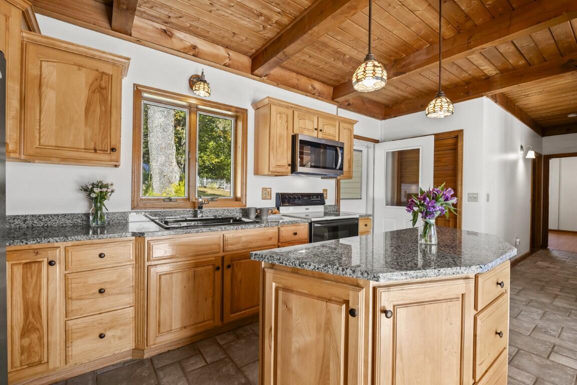 353 East Side Road Boothbay, ME 04571 - Photo 14 of 41 13