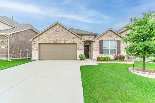 $380,000 | 1048 Pinnacle Breeze Drive, Fort Worth, TX 76052