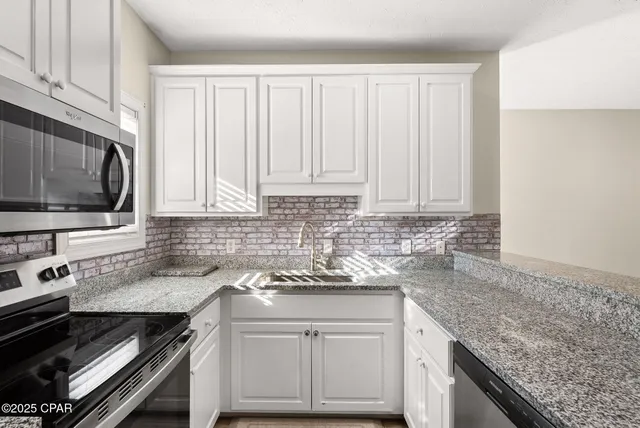 $1,400 | 212 Bonita Circle, Unit A, Panama City Beach, FL 32408