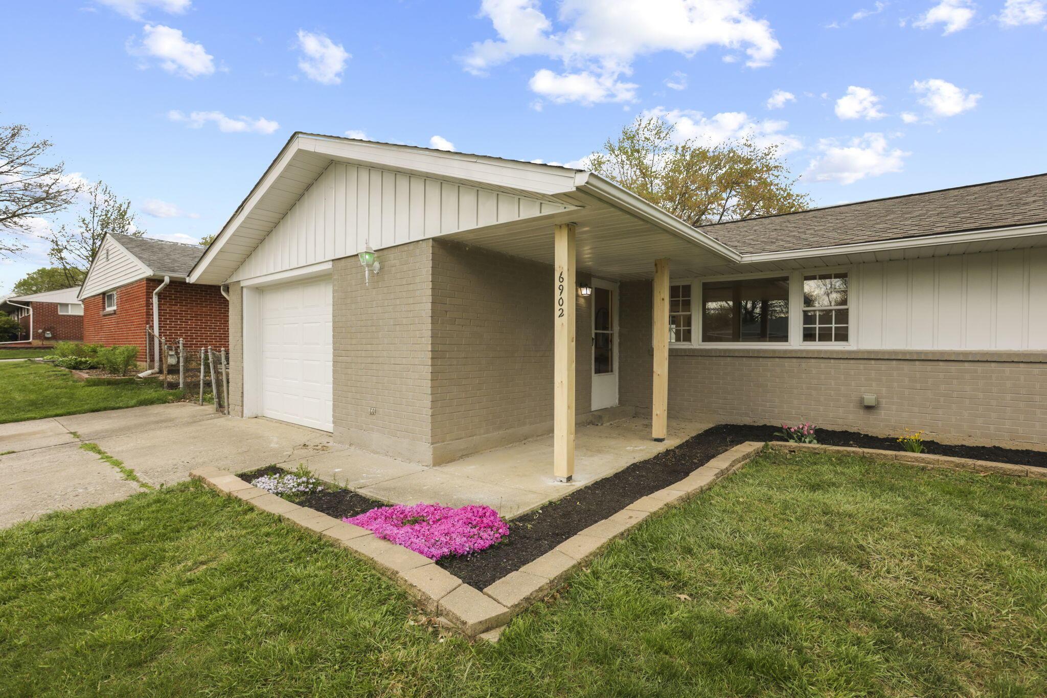 6902 Bartlett Road Reynoldsburg, OH 43068 - Photo 3 of 26 4-web-or-mls-0D3A4829