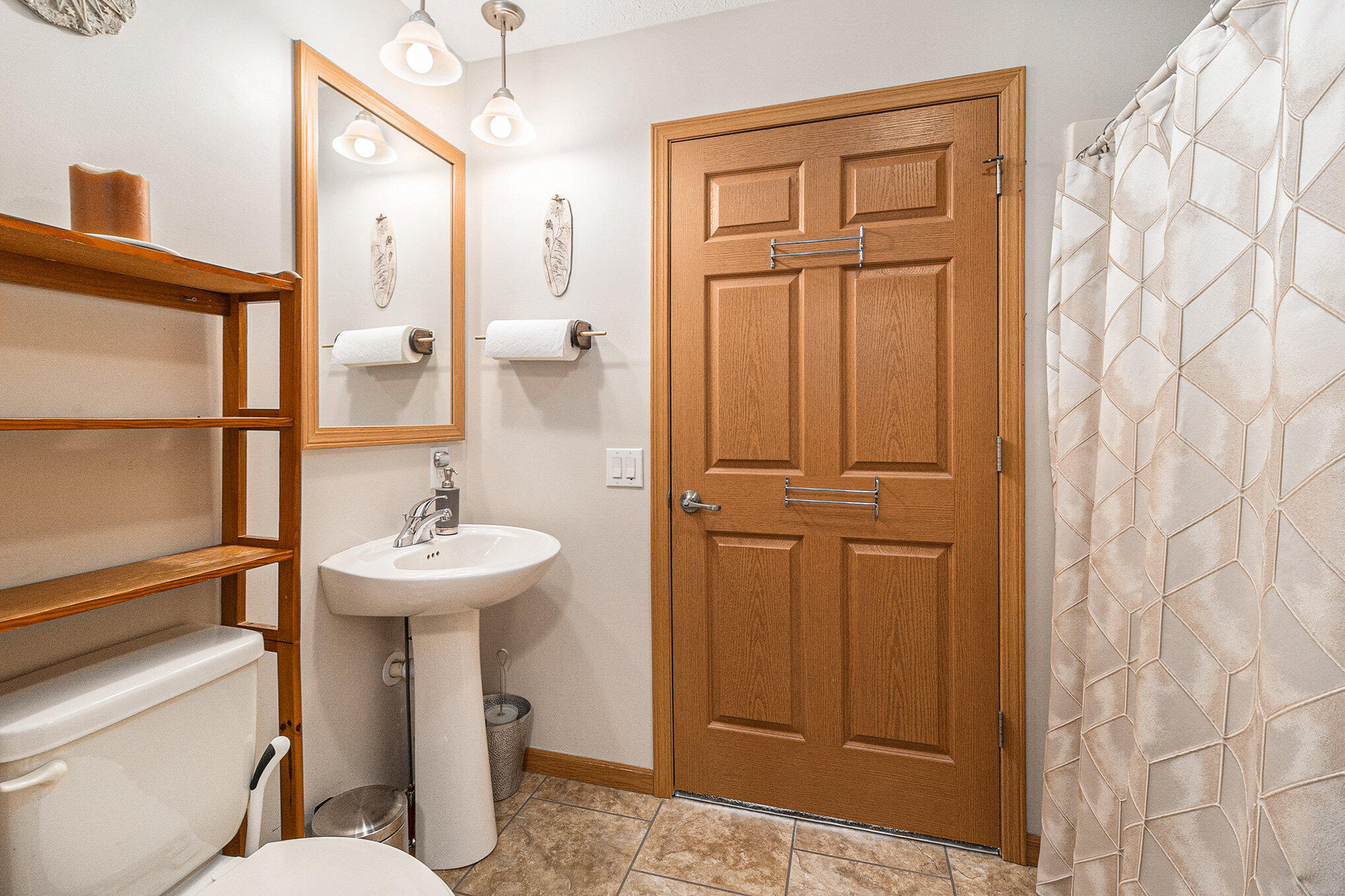70 West Birch Road Manistee, MI 49660 - Photo 17 of 30 Full Bathroom w/ easy walk-in shower