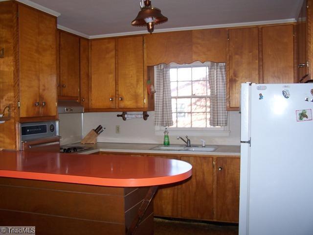 604 Shadybrook Road High Point, NC 27265 - Photo 3 of 7 Kitchen.
