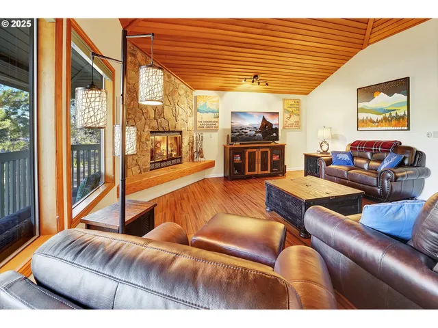 $919,000 | 17704 Rogue Lane, Sunriver, OR 97707