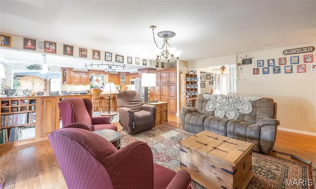 $785,000 | 15460 North Highway 68, St. James, MO 65559