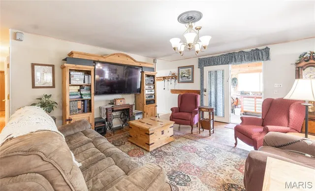 $785,000 | 15460 North Highway 68, St. James, MO 65559