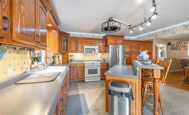 $785,000 | 15460 North Highway 68, St. James, MO 65559