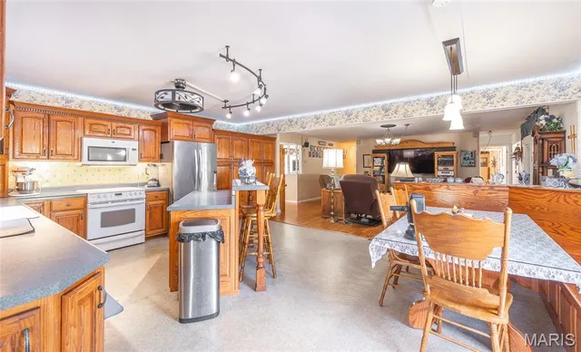 $785,000 | 15460 North Highway 68, St. James, MO 65559