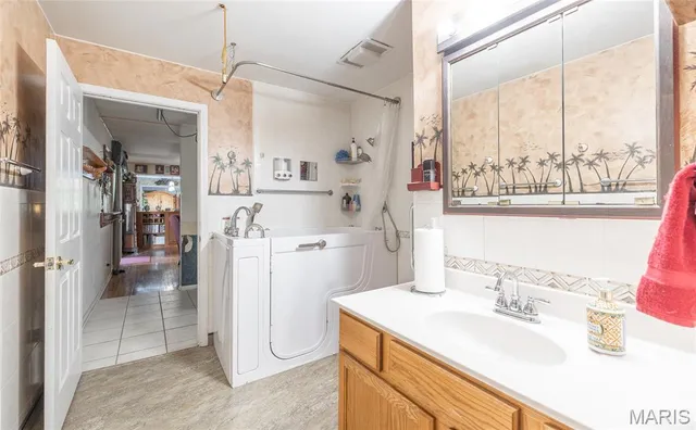 $785,000 | 15460 North Highway 68, St. James, MO 65559