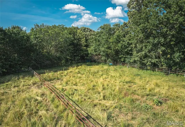 $785,000 | 15460 North Highway 68, St. James, MO 65559