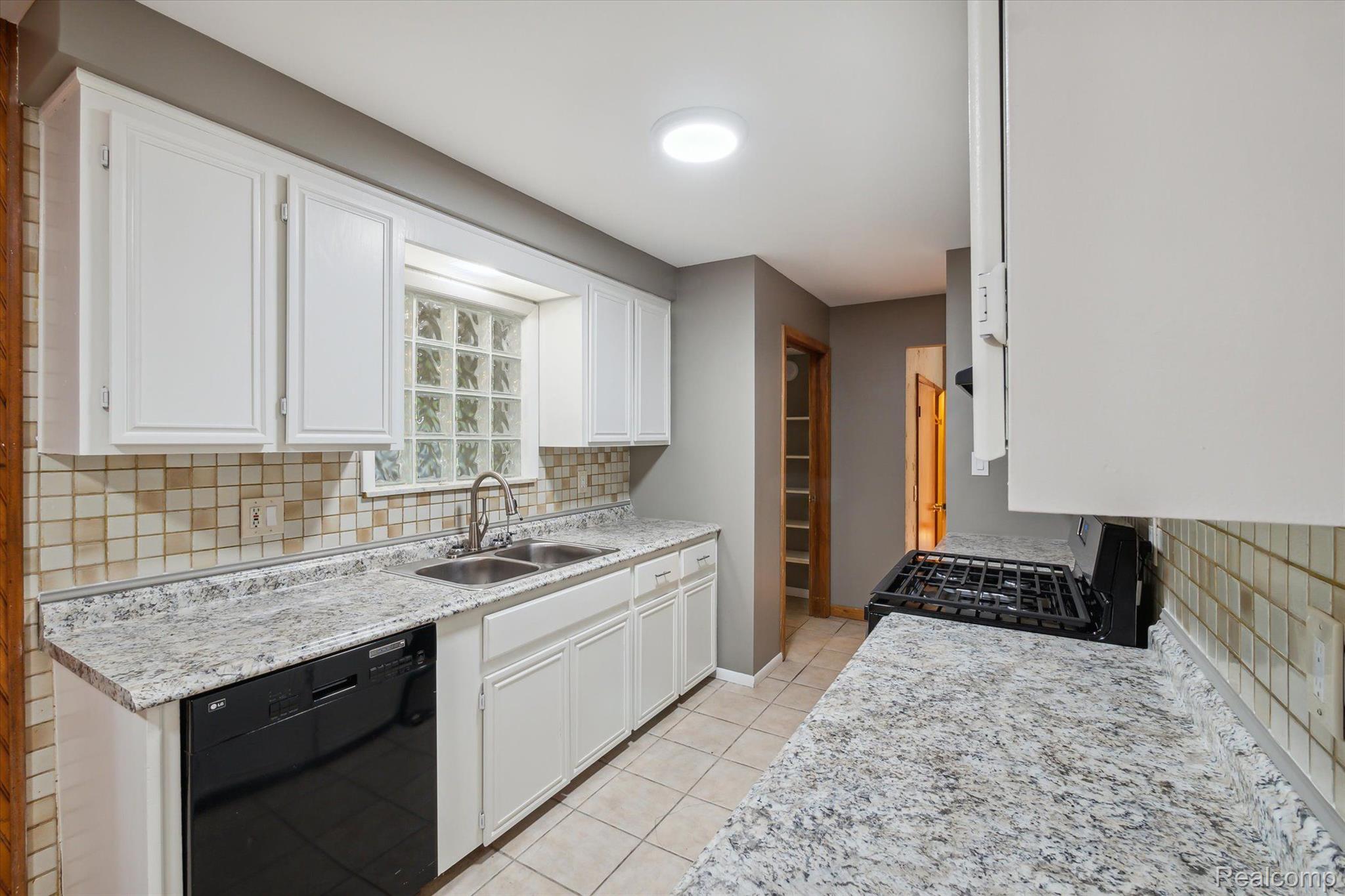 956 Hemingway Road Lake Orion, MI 48362 - Photo 41 of 70 Gallery Image 41