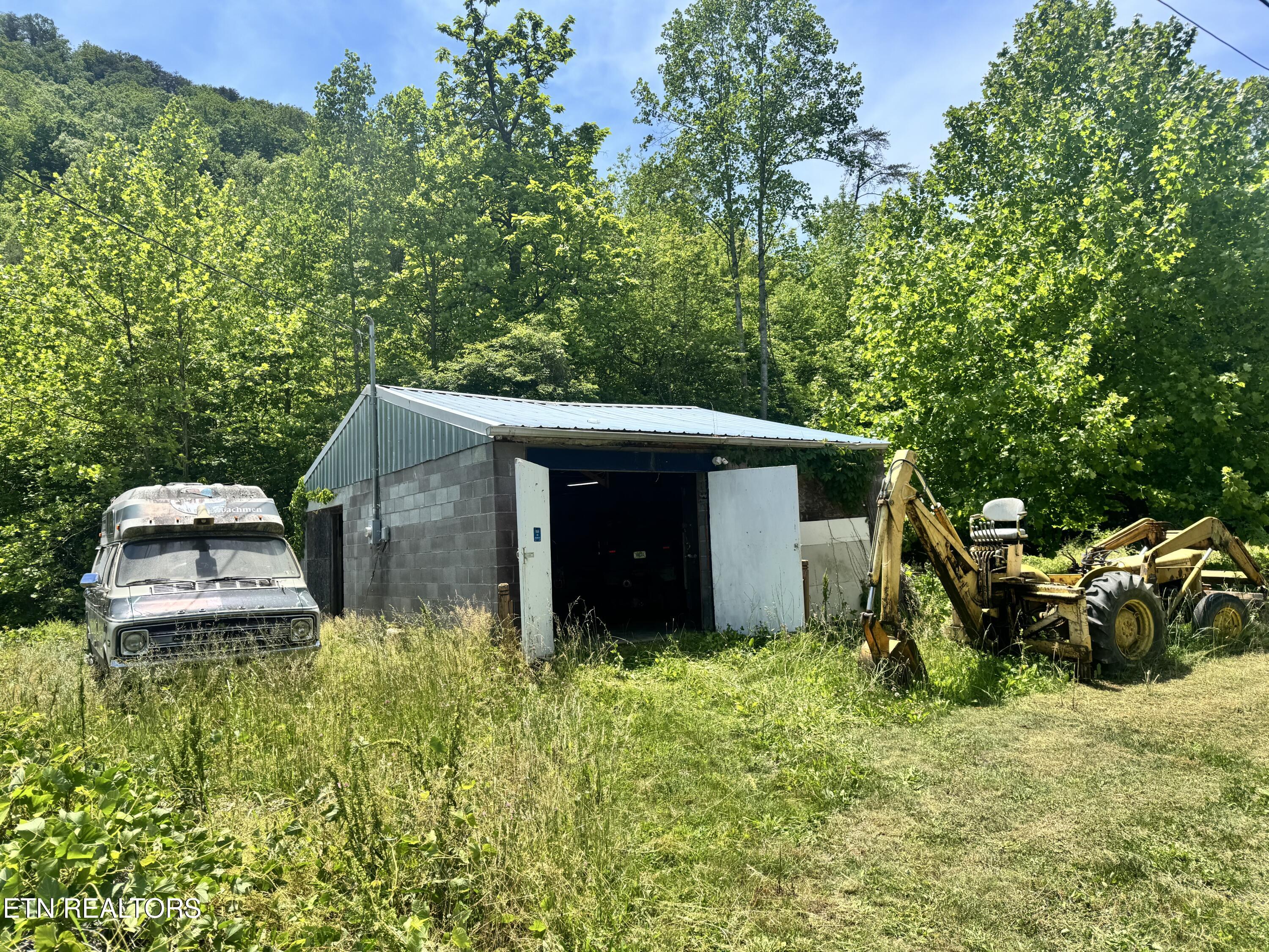 955 Rock Haven Road Bean Station, TN 37708 - Photo 6 of 16 Garage