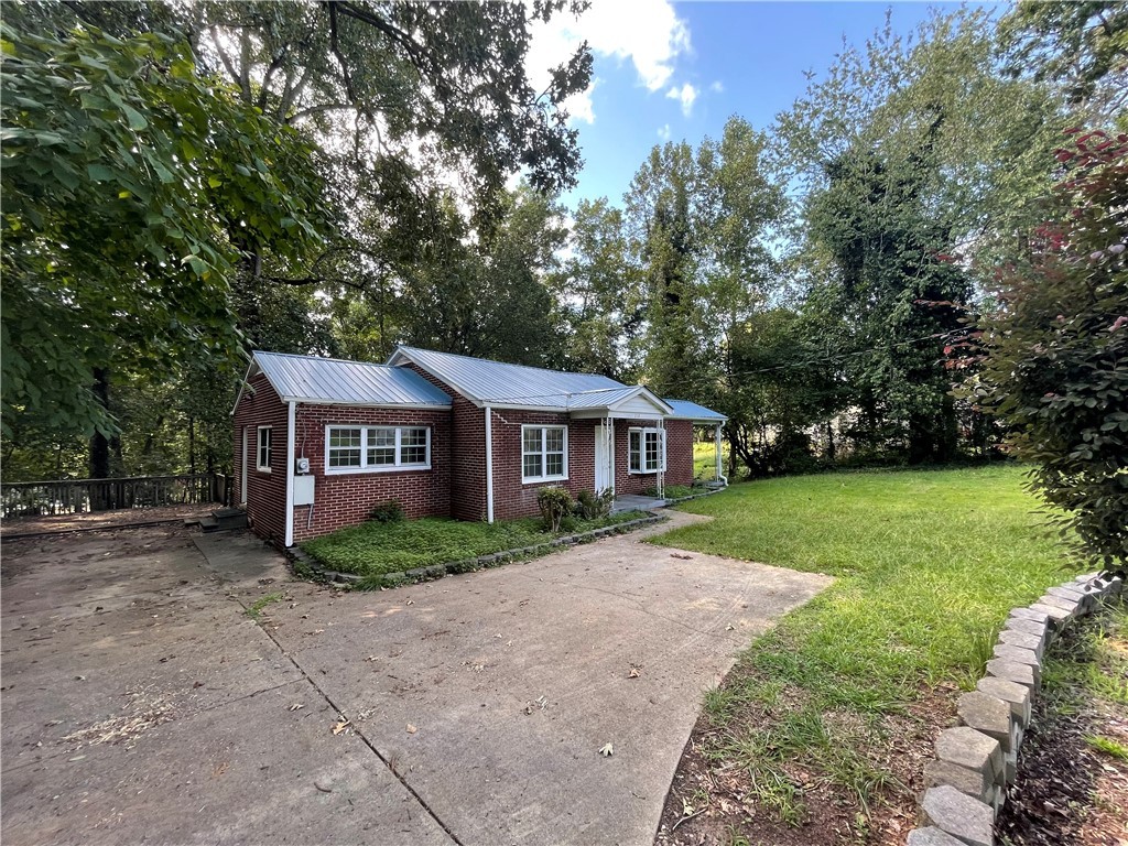 218 Friendship Road Seneca, SC 29678 - Photo 1 of 34 Gallery Image 1