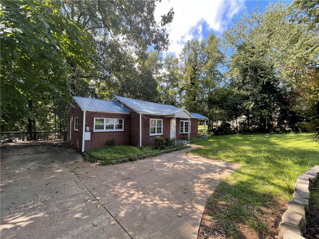 218 Friendship Road Seneca, SC 29678 - Photo 25 of 34 Gallery Image 25