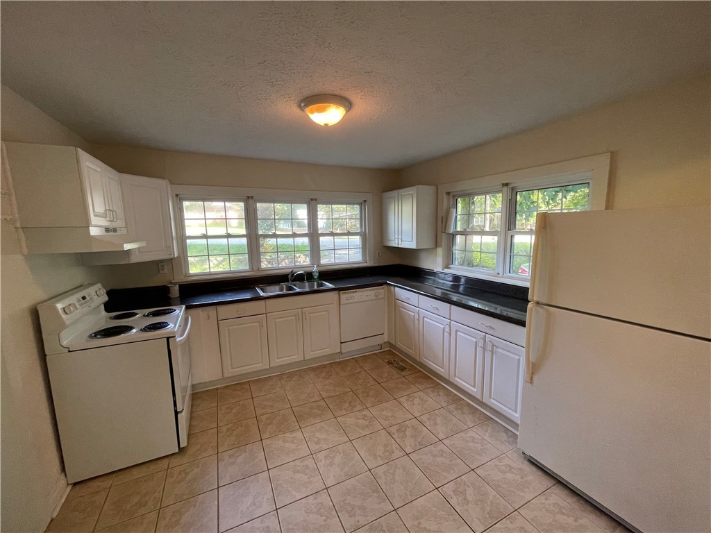 218 Friendship Road Seneca, SC 29678 - Photo 4 of 34 Gallery Image 4