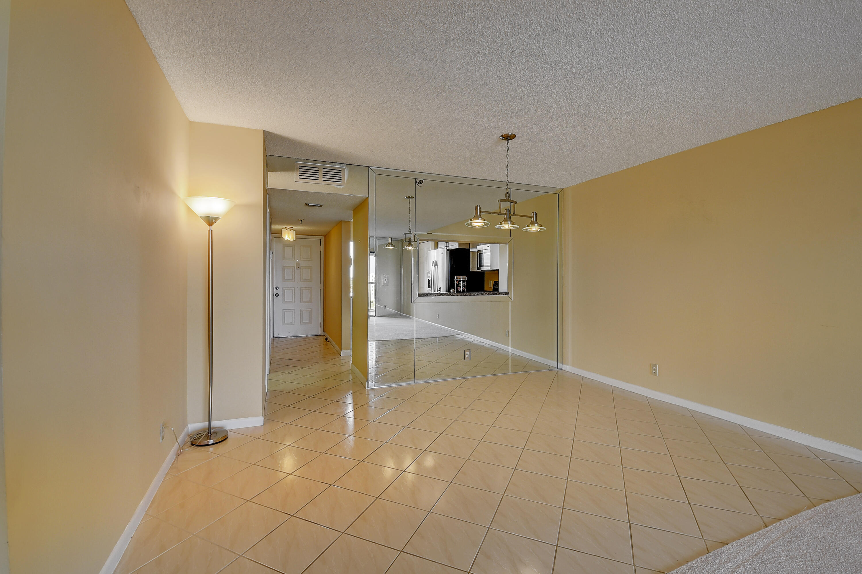 7076 Huntington Lane, Unit 802 Delray Beach, FL 33446 - Photo 3 of 54 LIVING/DINING ROOM
