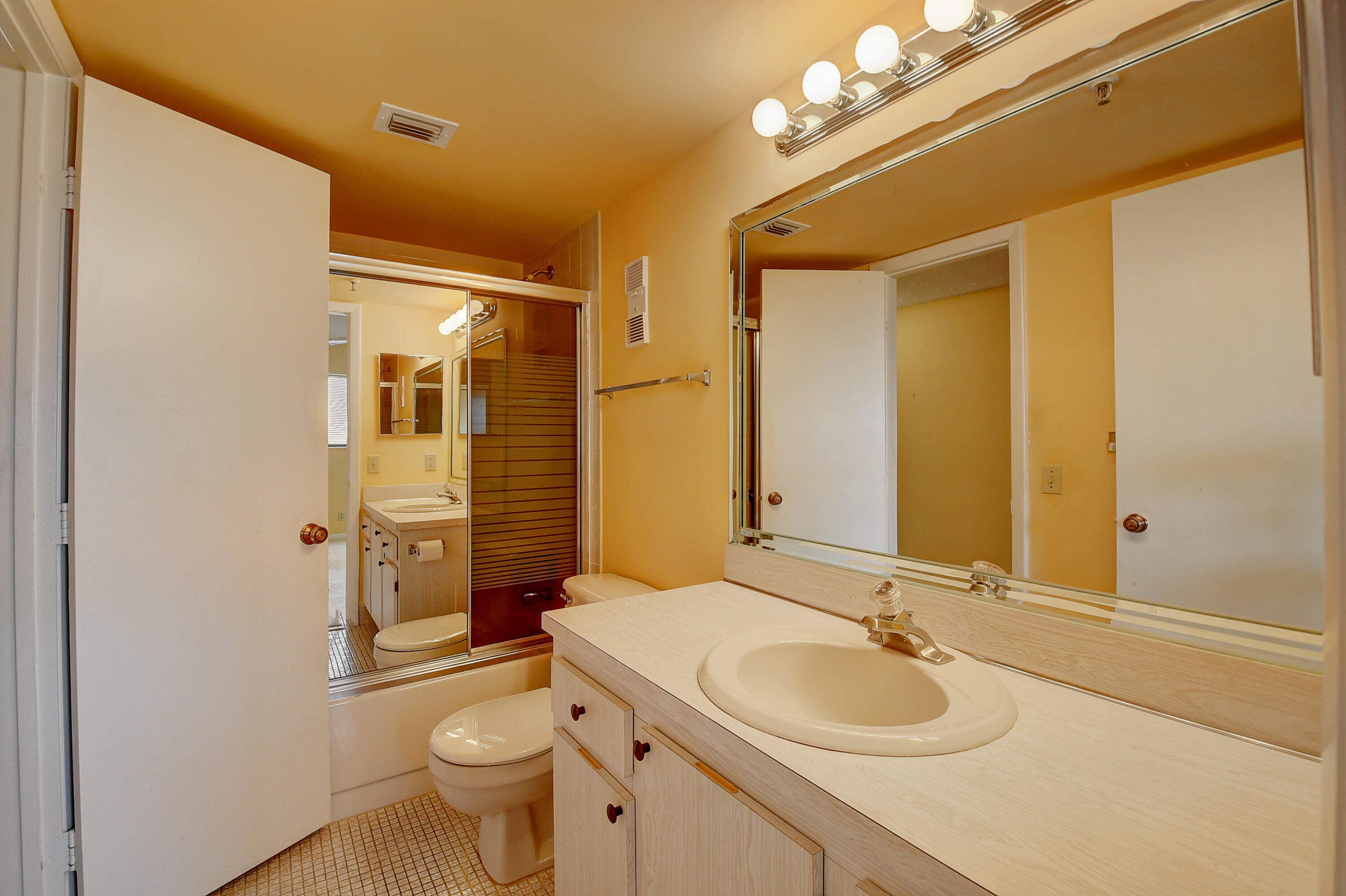 7076 Huntington Lane, Unit 802 Delray Beach, FL 33446 - Photo 22 of 54 2nd bathroom