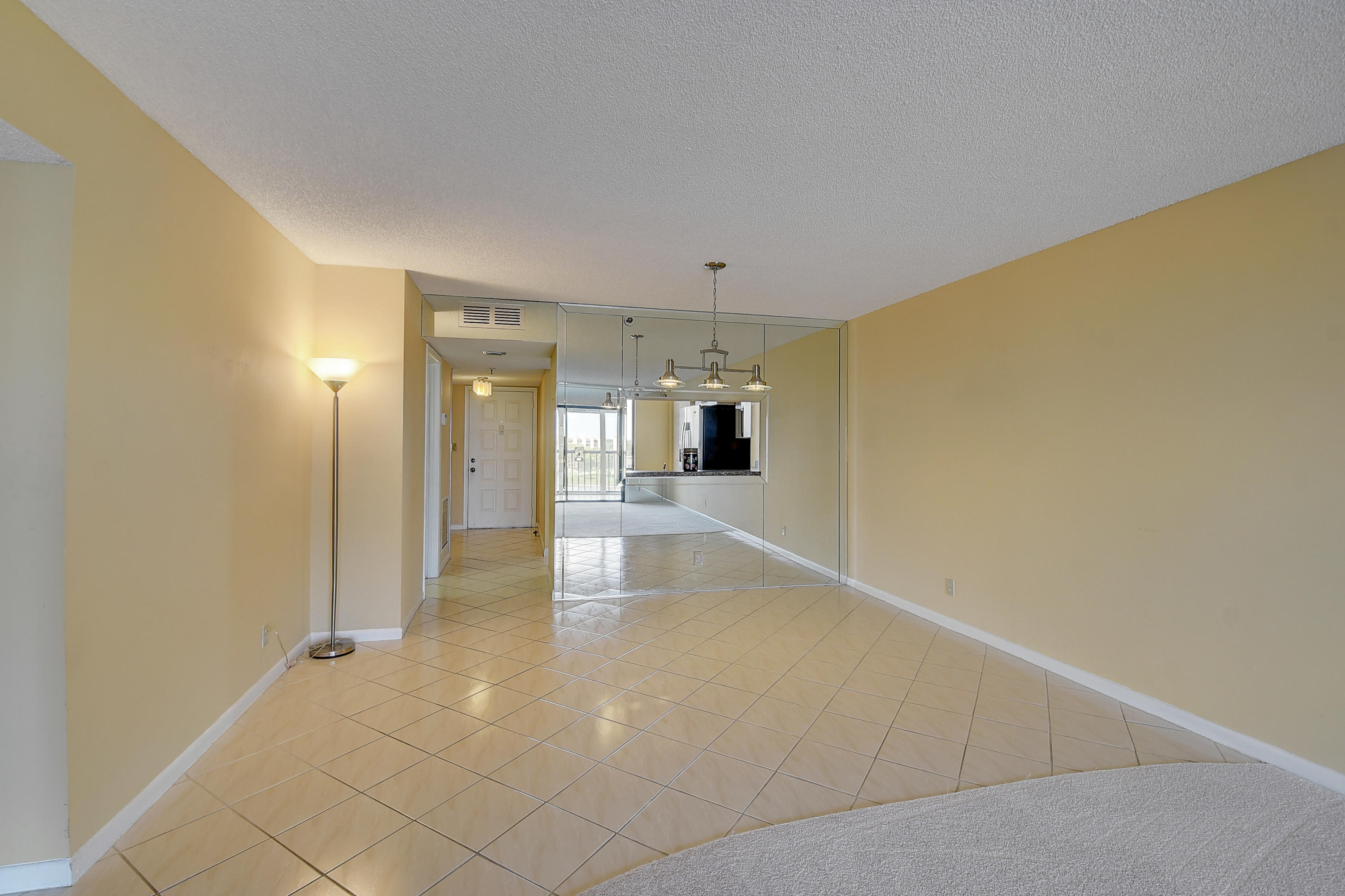 7076 Huntington Lane, Unit 802 Delray Beach, FL 33446 - Photo 4 of 54 LIVING/DINING ROOM