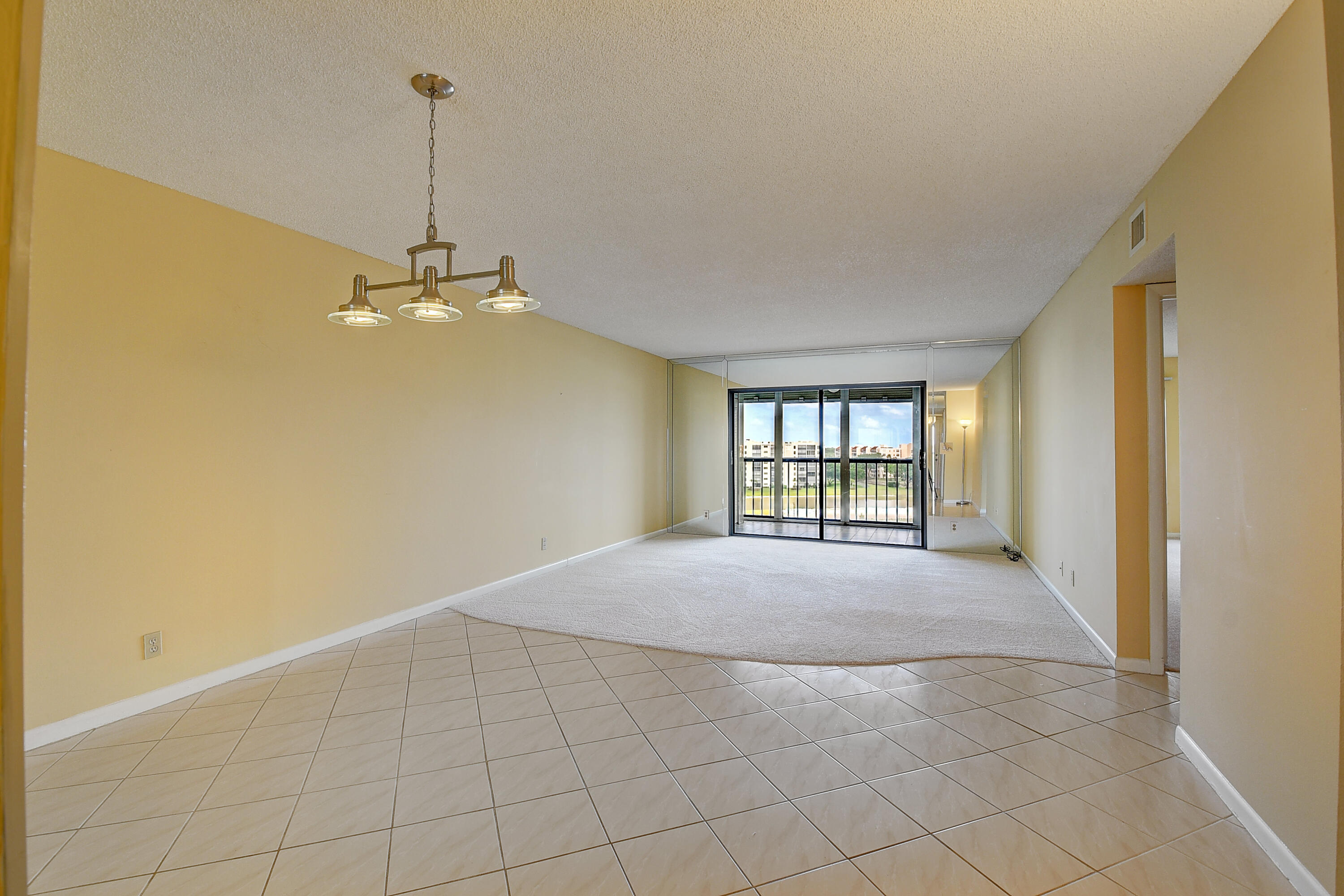 7076 Huntington Lane, Unit 802 Delray Beach, FL 33446 - Photo 5 of 54 LIVING/DINING ROOM