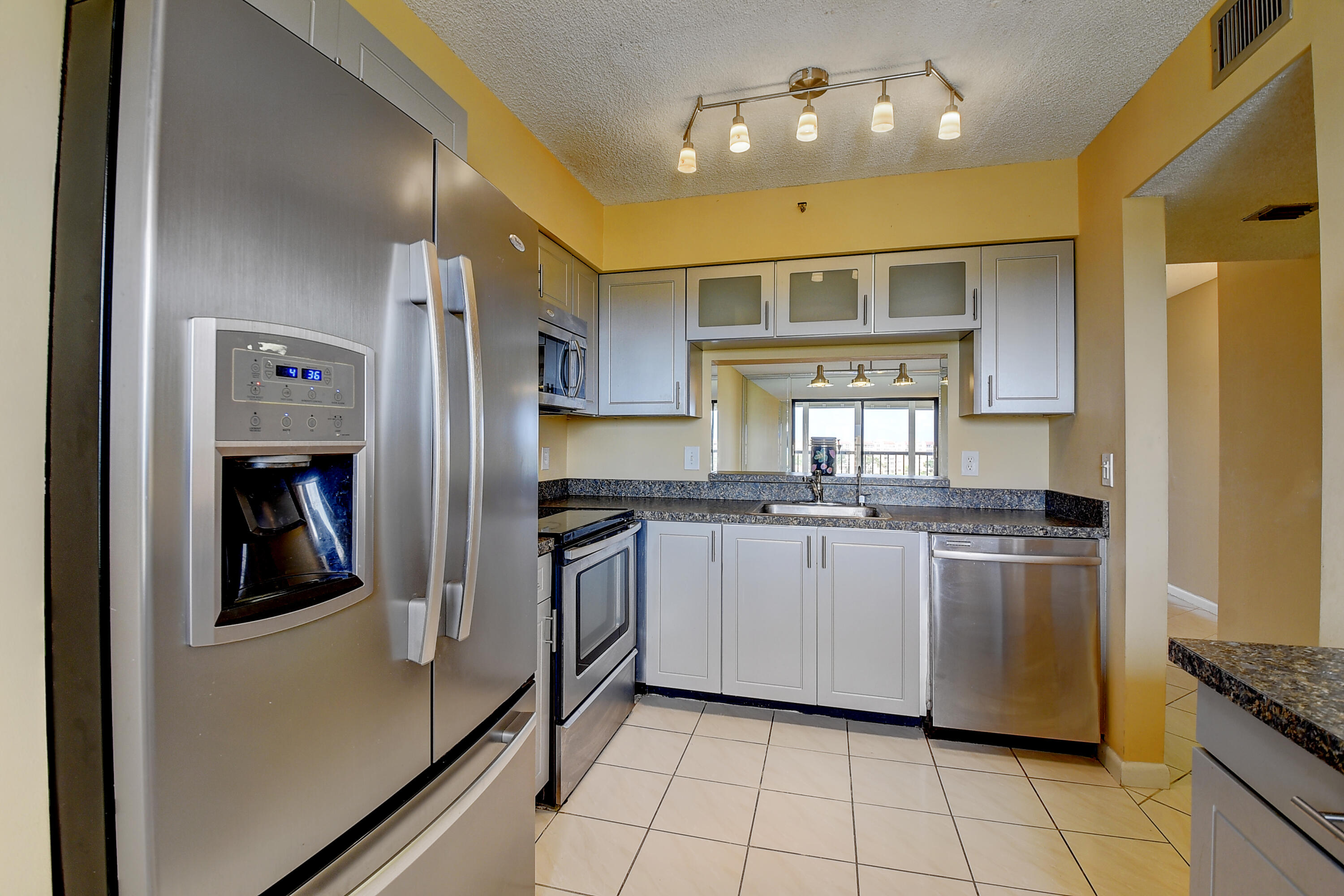7076 Huntington Lane, Unit 802 Delray Beach, FL 33446 - Photo 8 of 54 updated kitchen