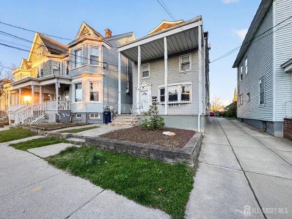 $2,400 | 194 High Street, Unit 1, Perth Amboy, NJ 08861