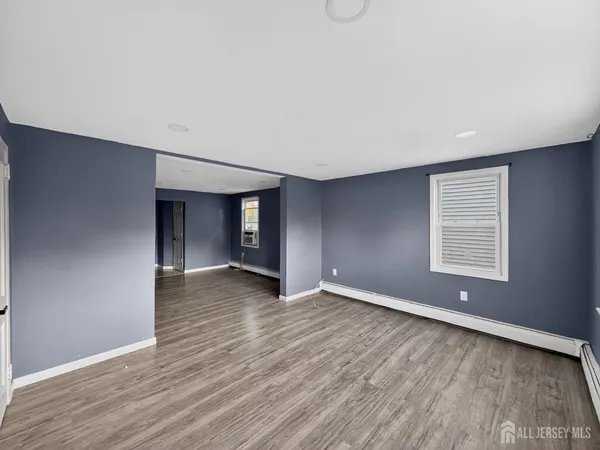 $2,400 | 194 High Street, Unit 1, Perth Amboy, NJ 08861