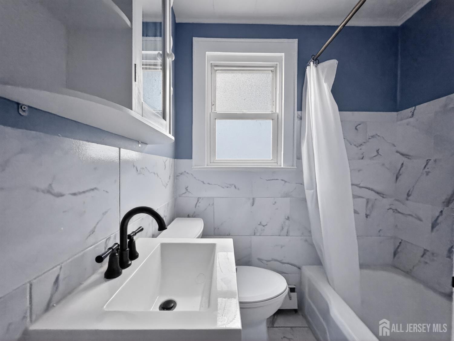 194 High Street, Unit 1 Perth Amboy, NJ 08861 - Photo 6 of 7 a bathroom with a sink and a bathtub