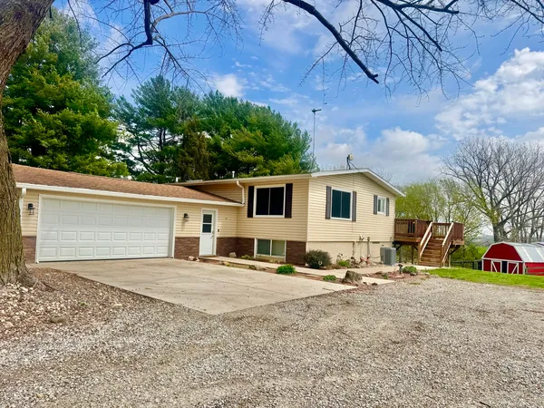 $375,000 | 1487 McCloud Road, Aledo, IL 61231