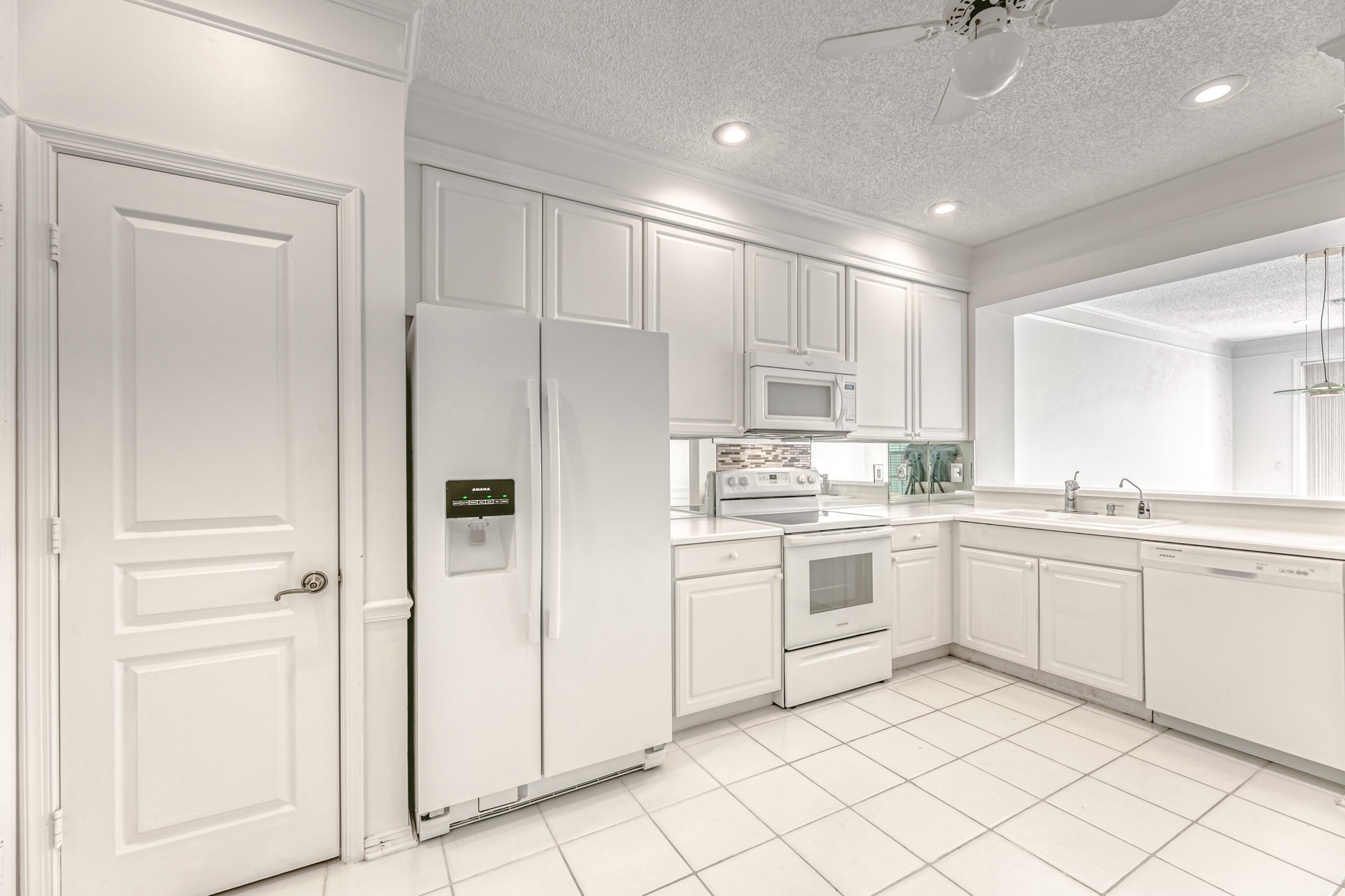 5409 Grand Park Place Boca Raton, FL 33431 - Photo 23 of 53 Spacious Kitchen