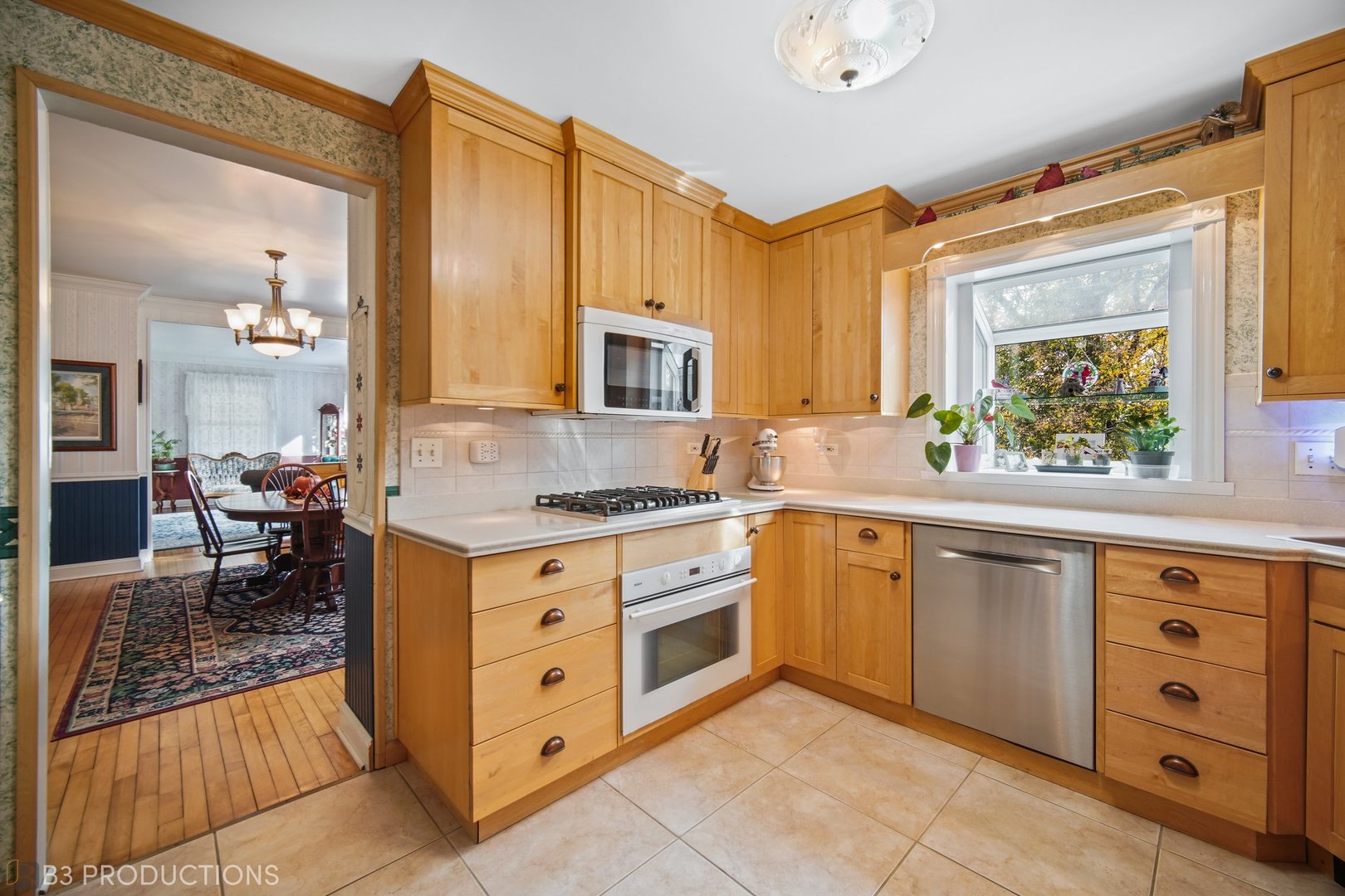 248 North Rohlwing Road Palatine, IL 60074 - Photo 7 of 22 Gallery Image 7