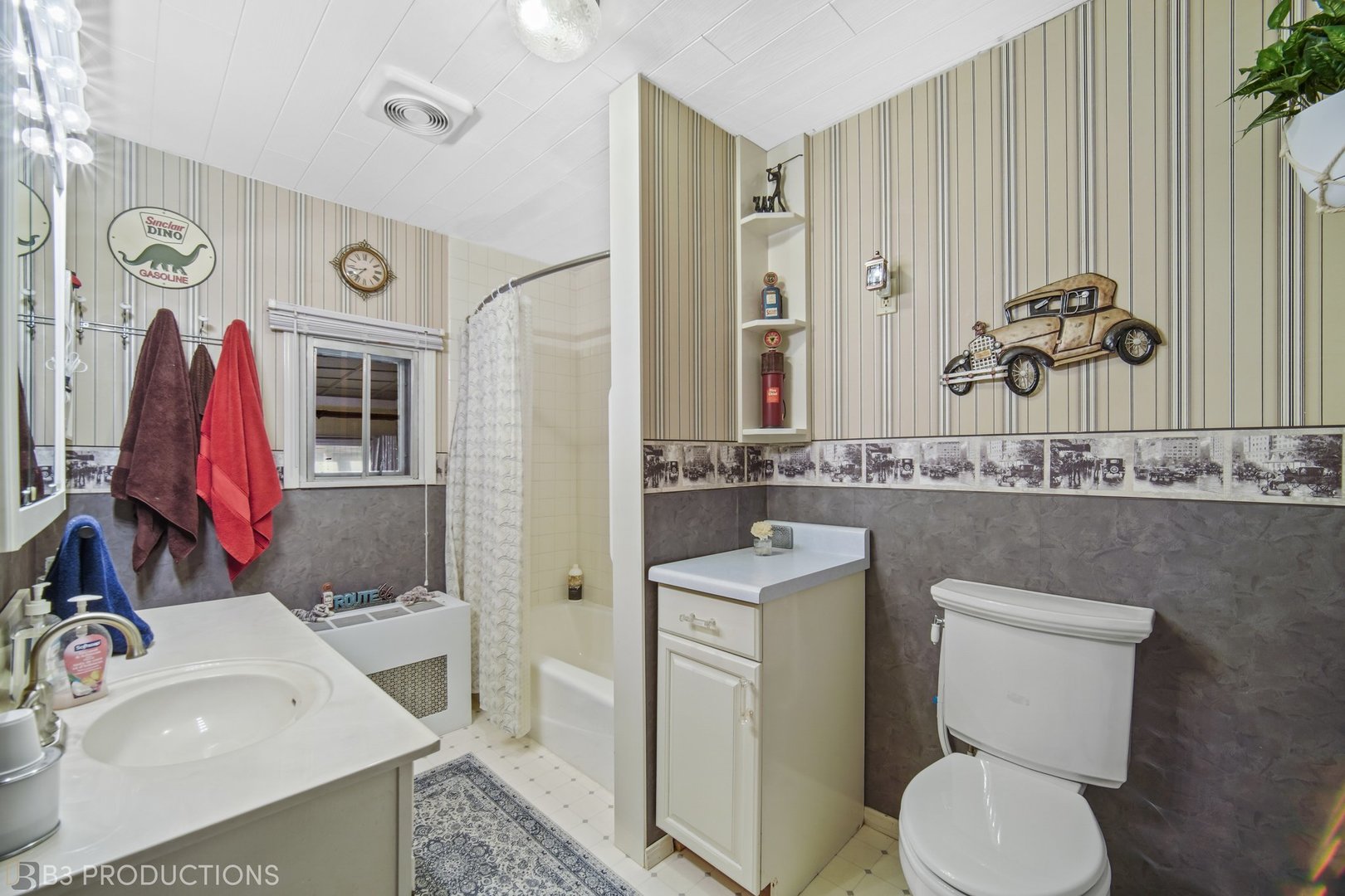 248 North Rohlwing Road Palatine, IL 60074 - Photo 9 of 22 Gallery Image 9
