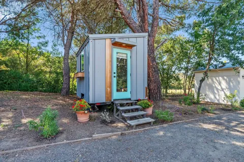 $1,799,999 | 9465 Watsonville Road, Gilroy, CA 95020