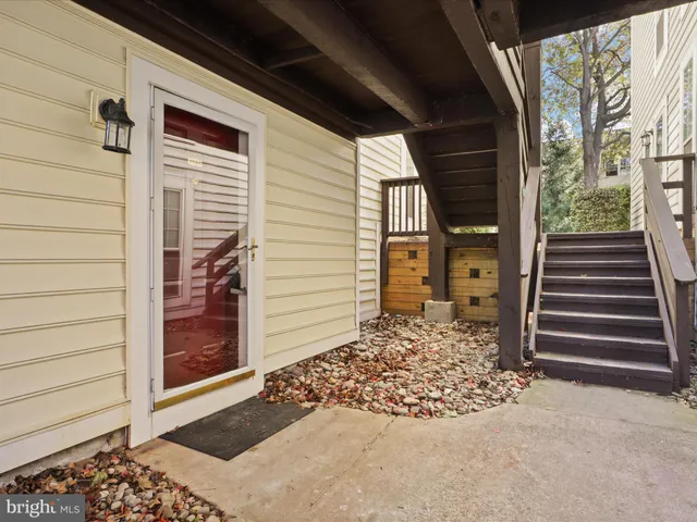 a view of entryway front of house