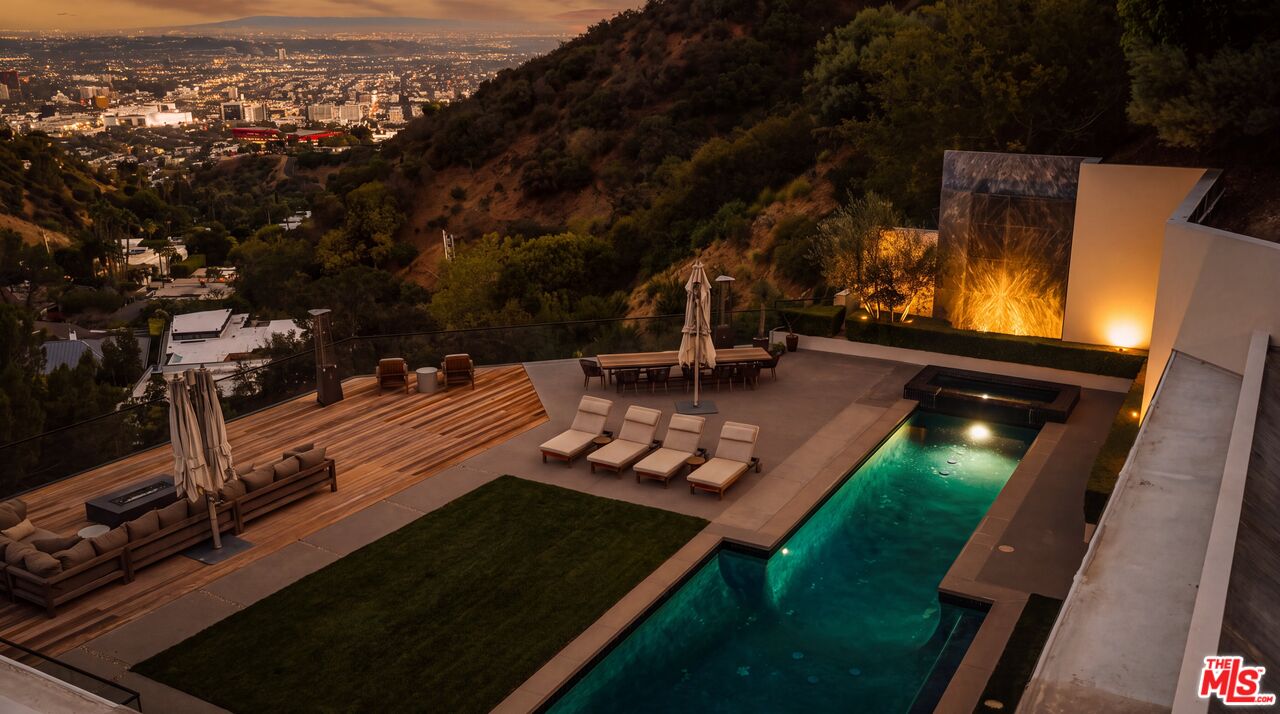 1877 Rising Glen Road Los Angeles, CA 90069 - Photo 2 of 30 Gallery Image 2