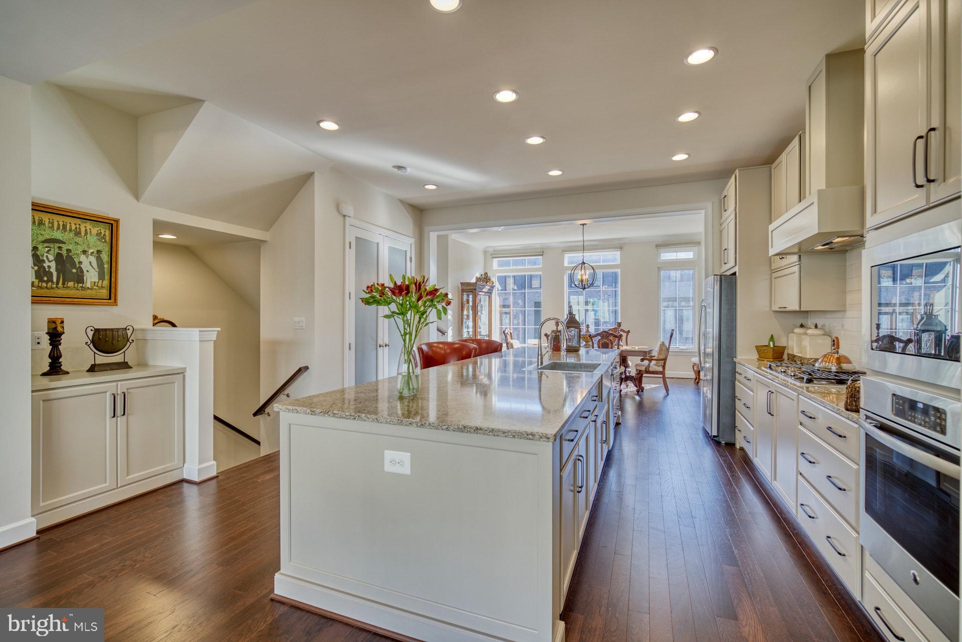 42288 Porter Ridge Terrace Brambleton, VA 20148 - Photo 5 of 30 extra large island