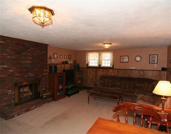 4 Randall Road Reading, MA 01867 - Photo 12 of 22 Gallery Image 12