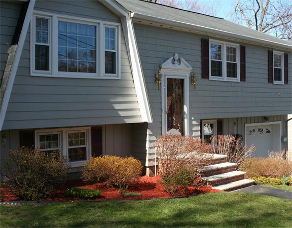 4 Randall Road Reading, MA 01867 - Photo 2 of 22 Gallery Image 2