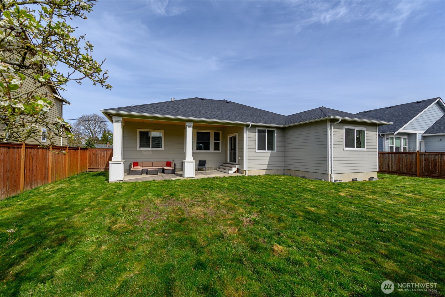 1768 East Rio Vista Avenue Burlington, WA 98233 - Photo 31 of 37 a front view of house with yard and green space
