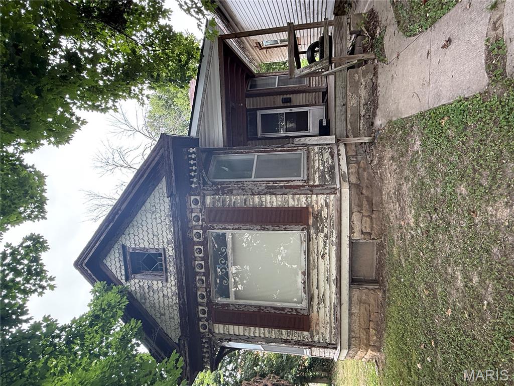 2014 Chestnut Street Hannibal, MO 63401 - Photo 1 of 7