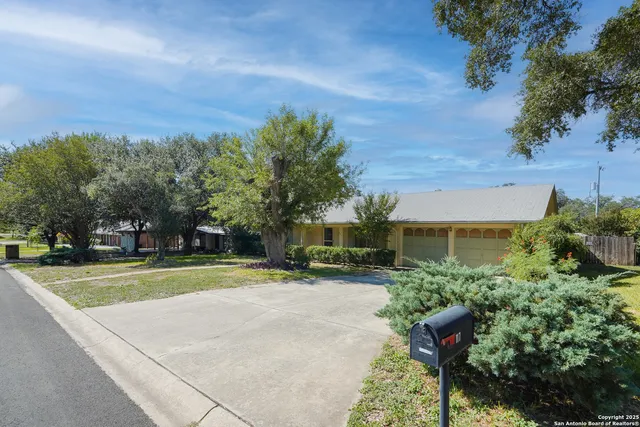 $365,000 | 117 Twinleaf Lane, Castle Hills, TX 78213