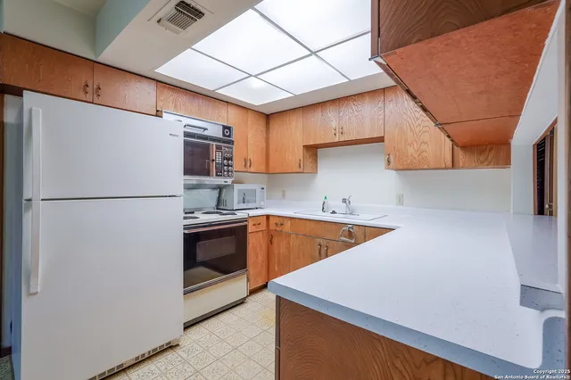 $365,000 | 117 Twinleaf Lane, Castle Hills, TX 78213