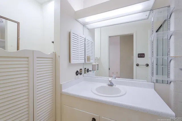 $365,000 | 117 Twinleaf Lane, Castle Hills, TX 78213