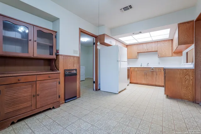 $365,000 | 117 Twinleaf Lane, Castle Hills, TX 78213