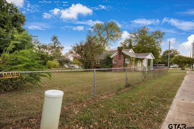 a view of a lake with houses