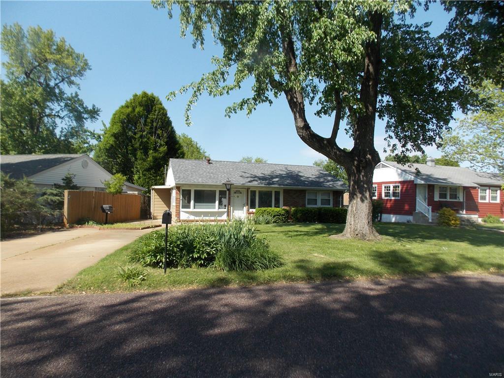 435 Sylvan Springs Road St. Louis, MO 63125 - Photo 1 of 23