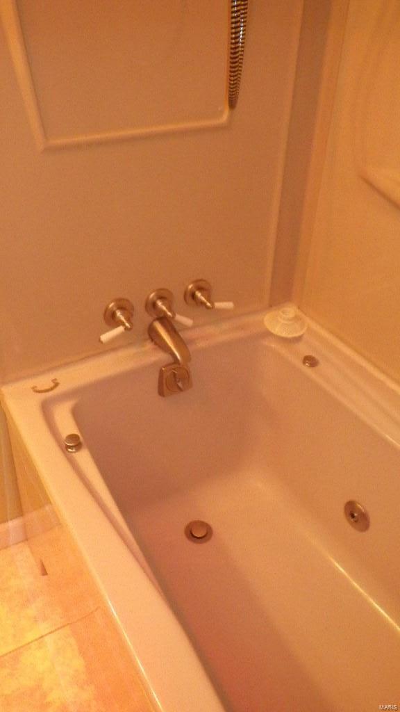 435 Sylvan Springs Road St. Louis, MO 63125 - Photo 11 of 23