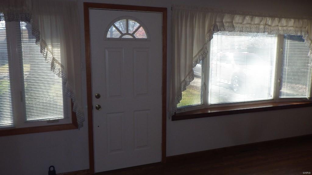 435 Sylvan Springs Road St. Louis, MO 63125 - Photo 2 of 23