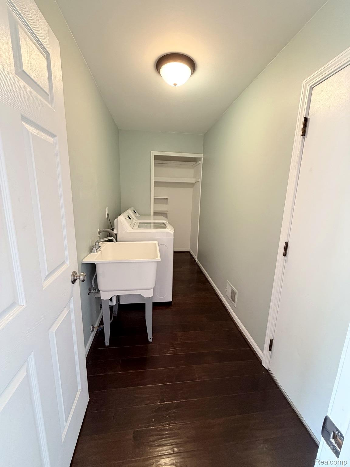 2070 Winchester Road Rochester, MI 48307 - Photo 13 of 34 27_Realcomp_MLS.jpg