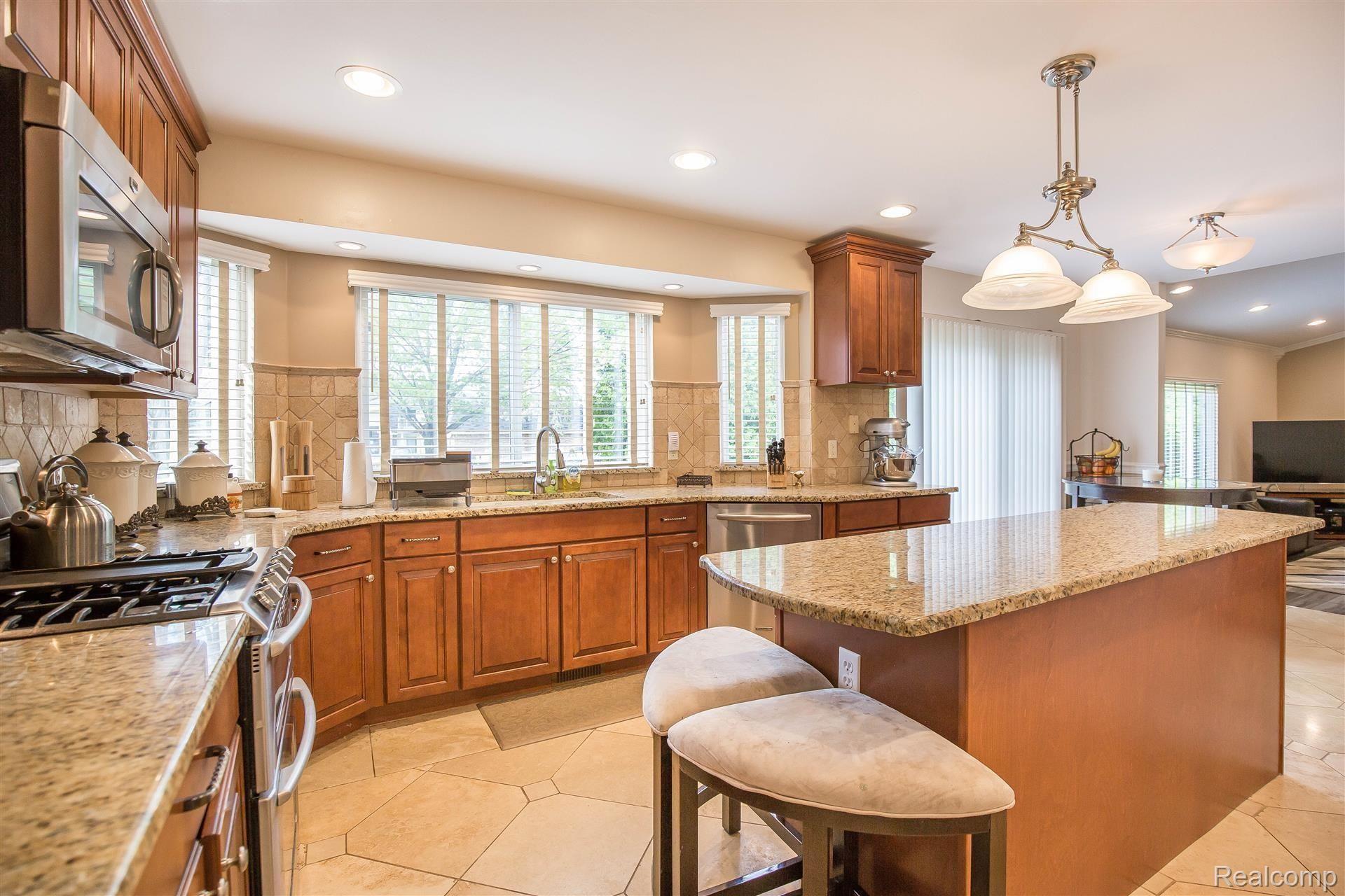 128 Chestnut Ridge Walled Lake, MI 48390 - Photo 9 of 29 Image -3.jpg